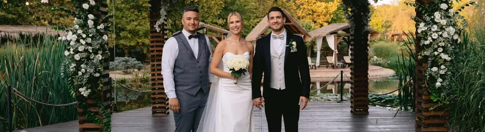 Patrik Encivel és Ricsivel egy tóparti helyszínen