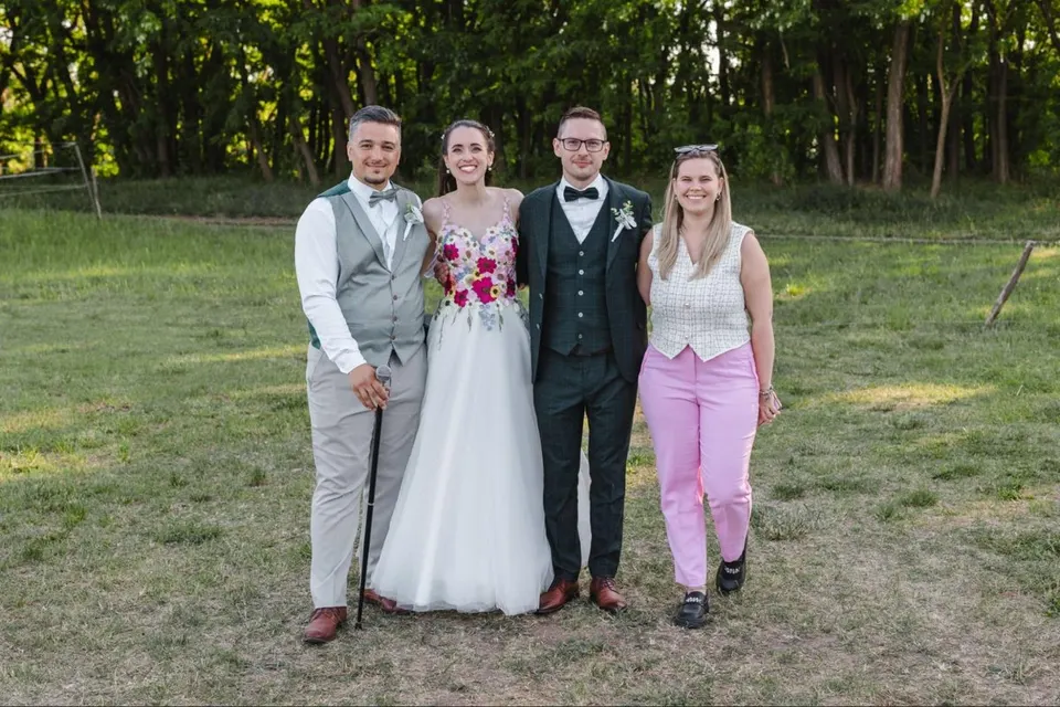 Saci és Lénárd Patrikkal és egy vendéggel a réten